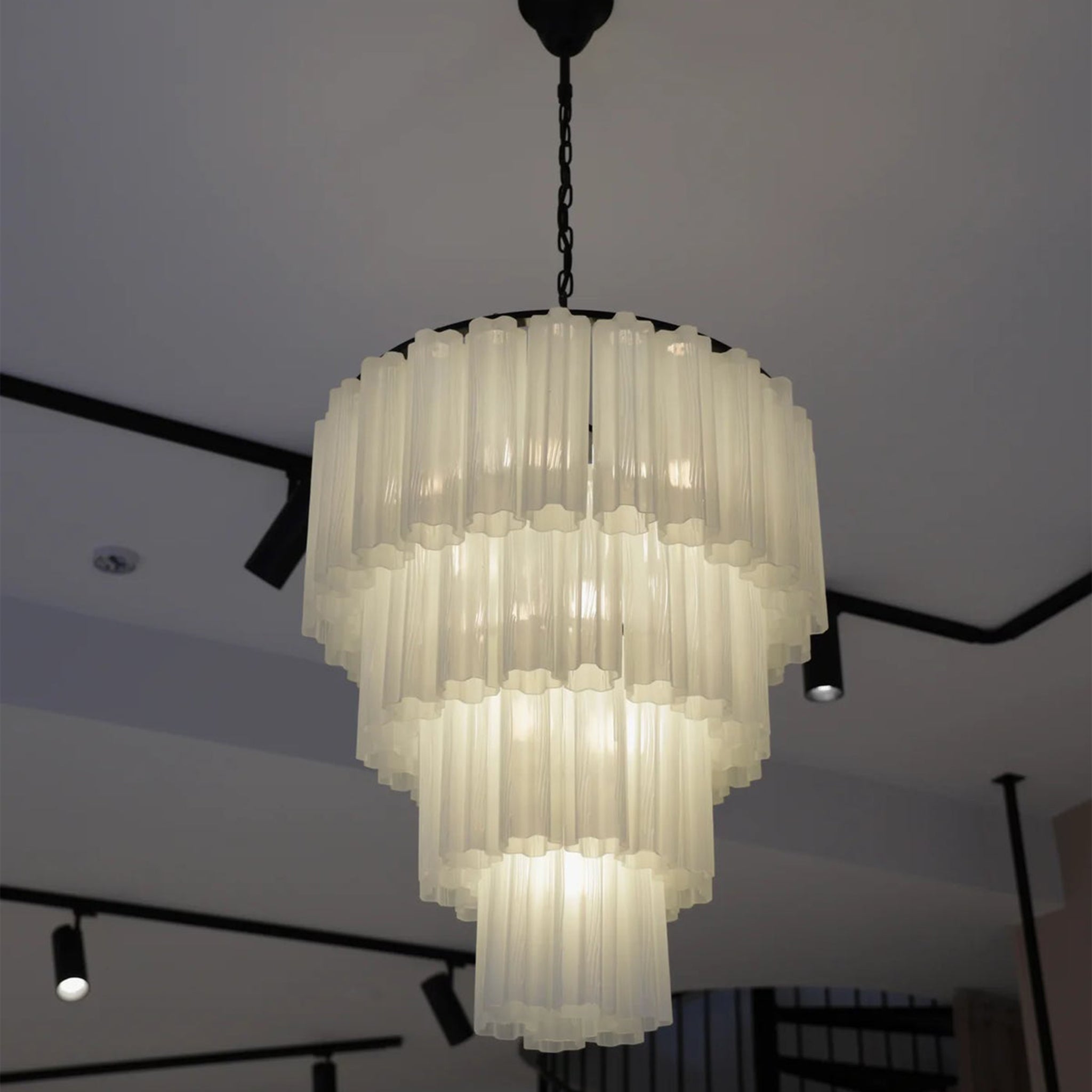 Fontaine Chandelier 4-Layer Black/White